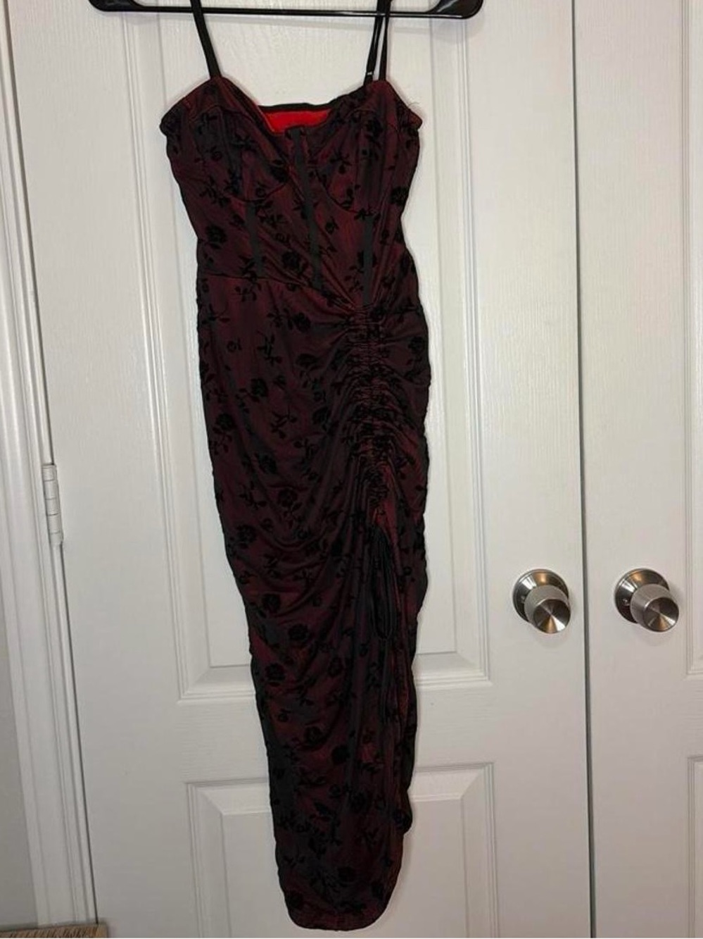 Elegant Burgundy Floral Ruched Sheath Dress